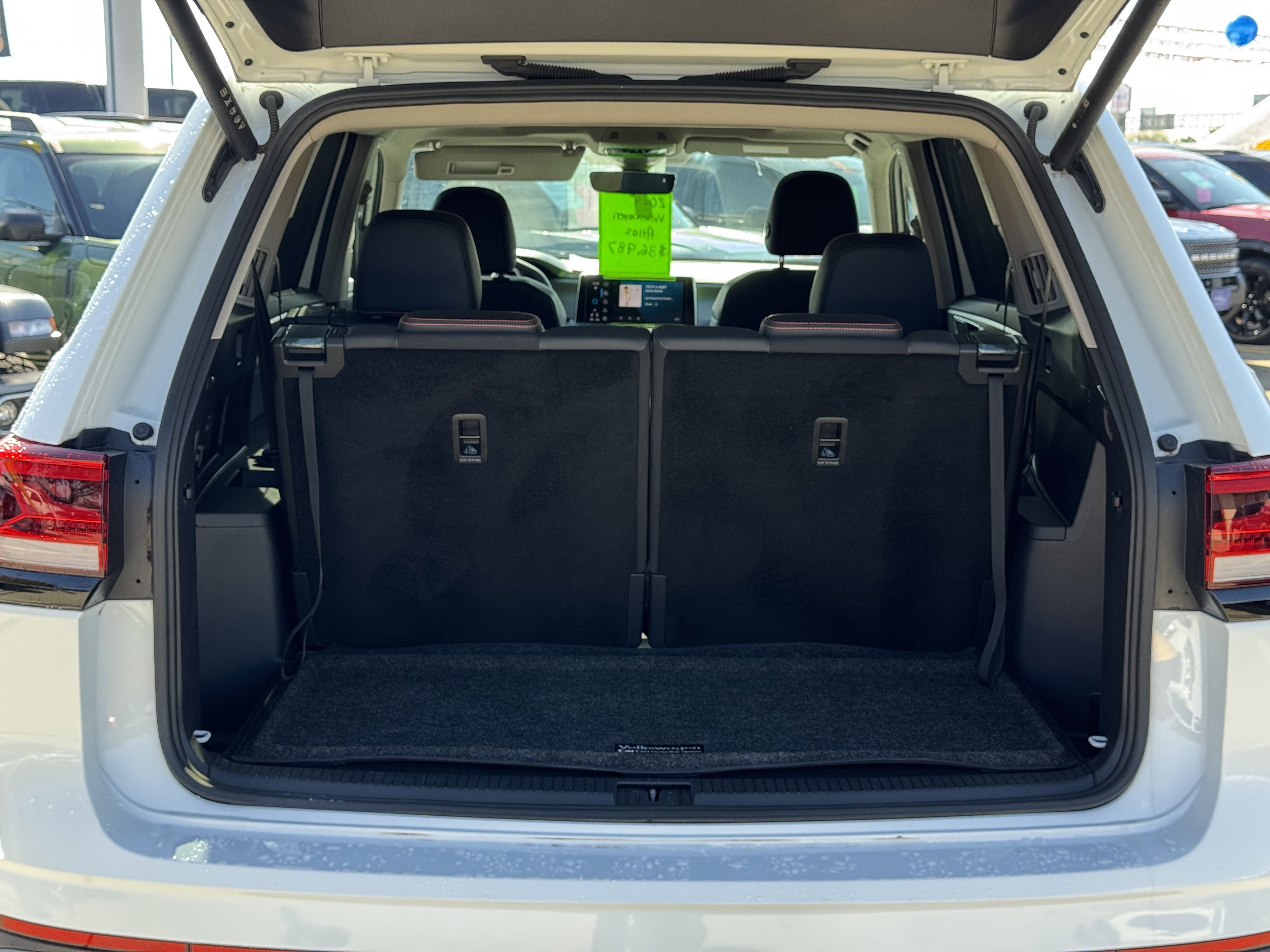 Used 2024 Volkswagen Atlas Peak Edition SE image 10