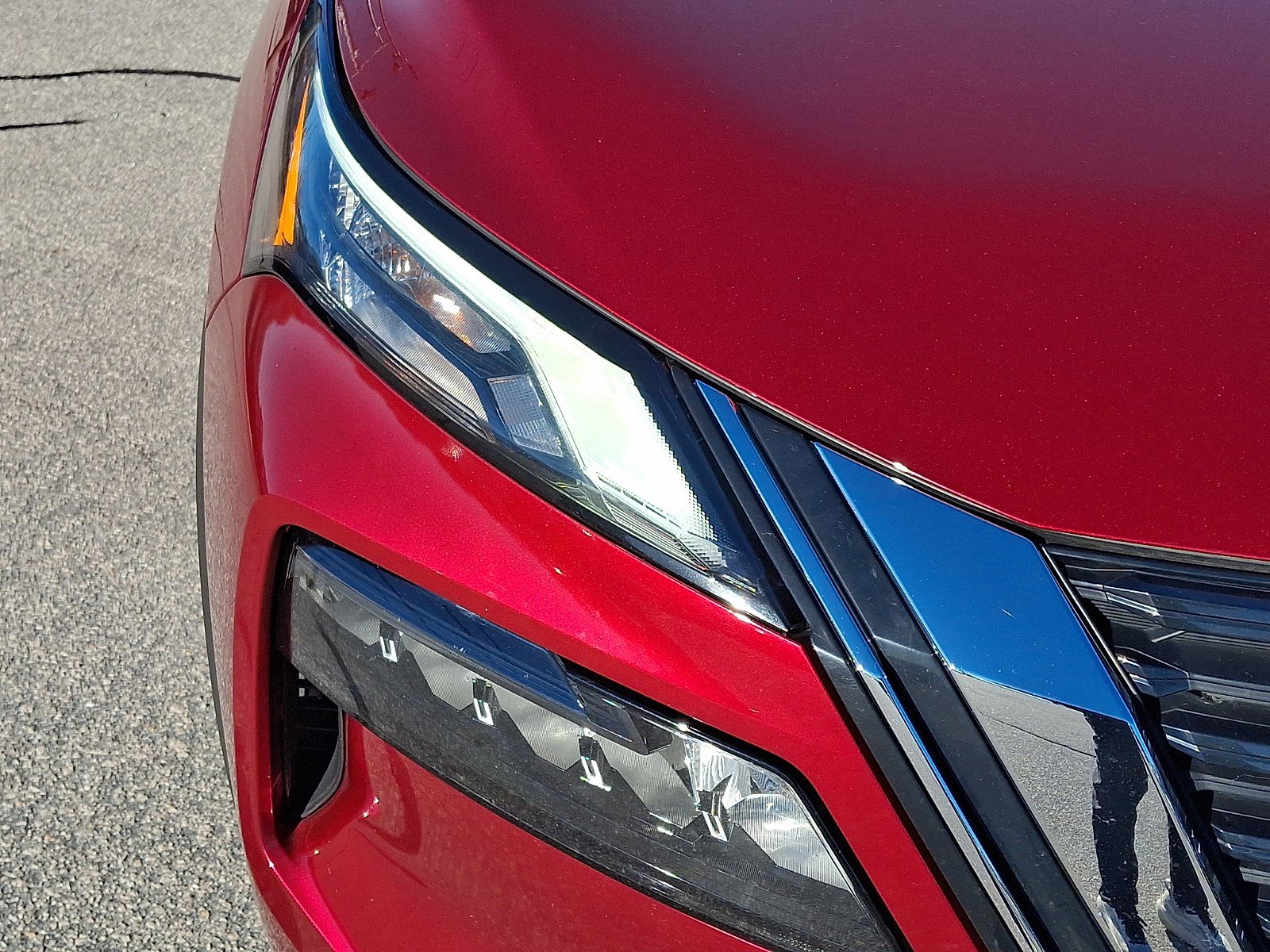 Used 2023 Nissan Rogue S image 8