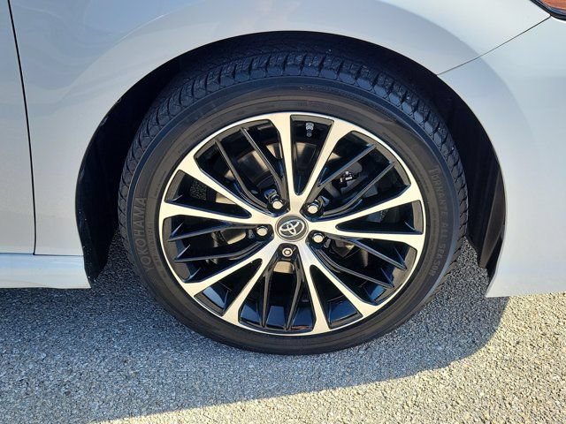 Used 2018 Toyota Camry SE FWD image 11