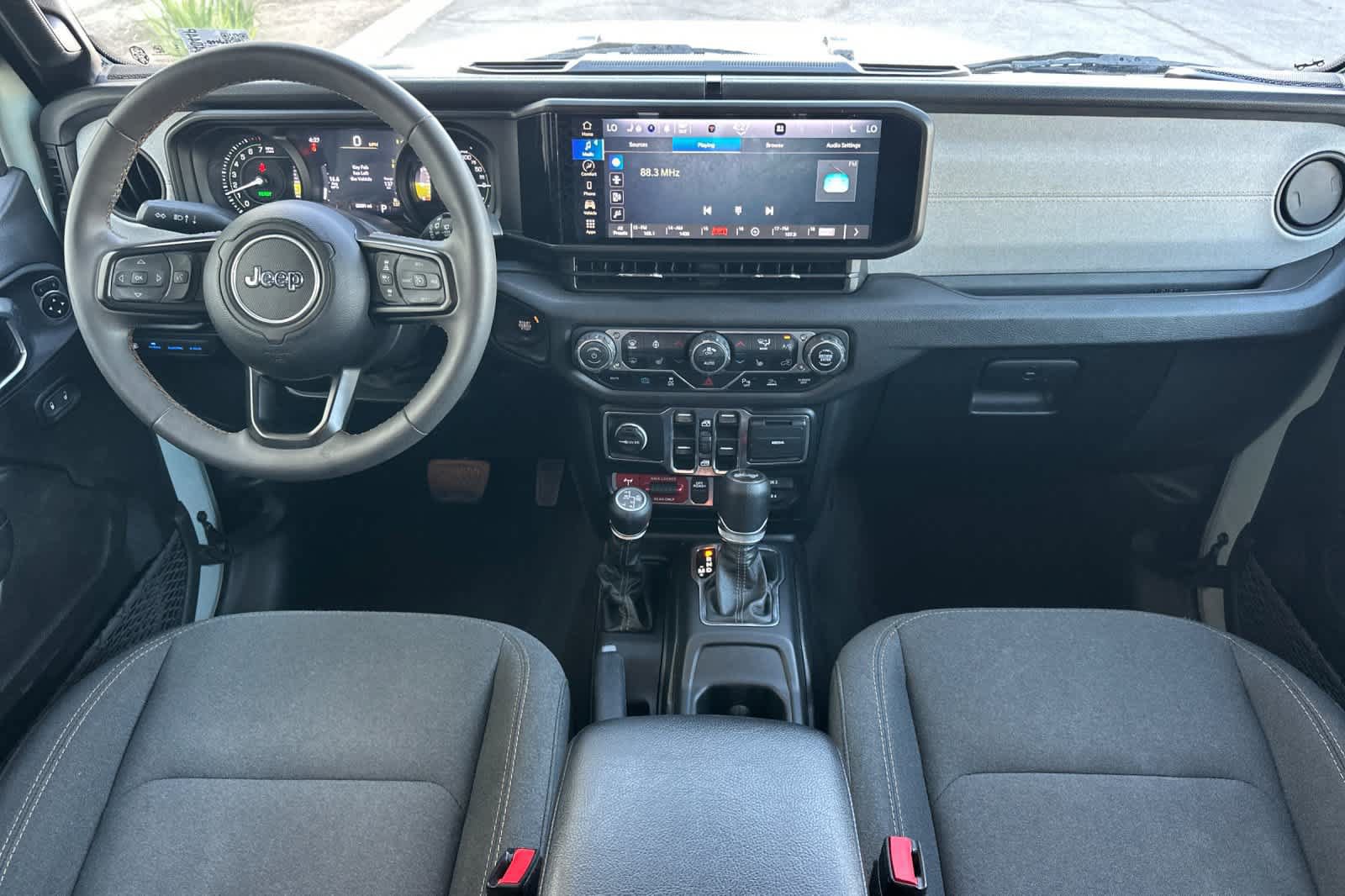 Used 2024 Jeep Wrangler Unlimited AWD/4WD image 3