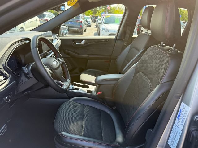 Certified 2024 Ford Escape ST-Line w/ Tech Pack #1 AWD/4WD image 7