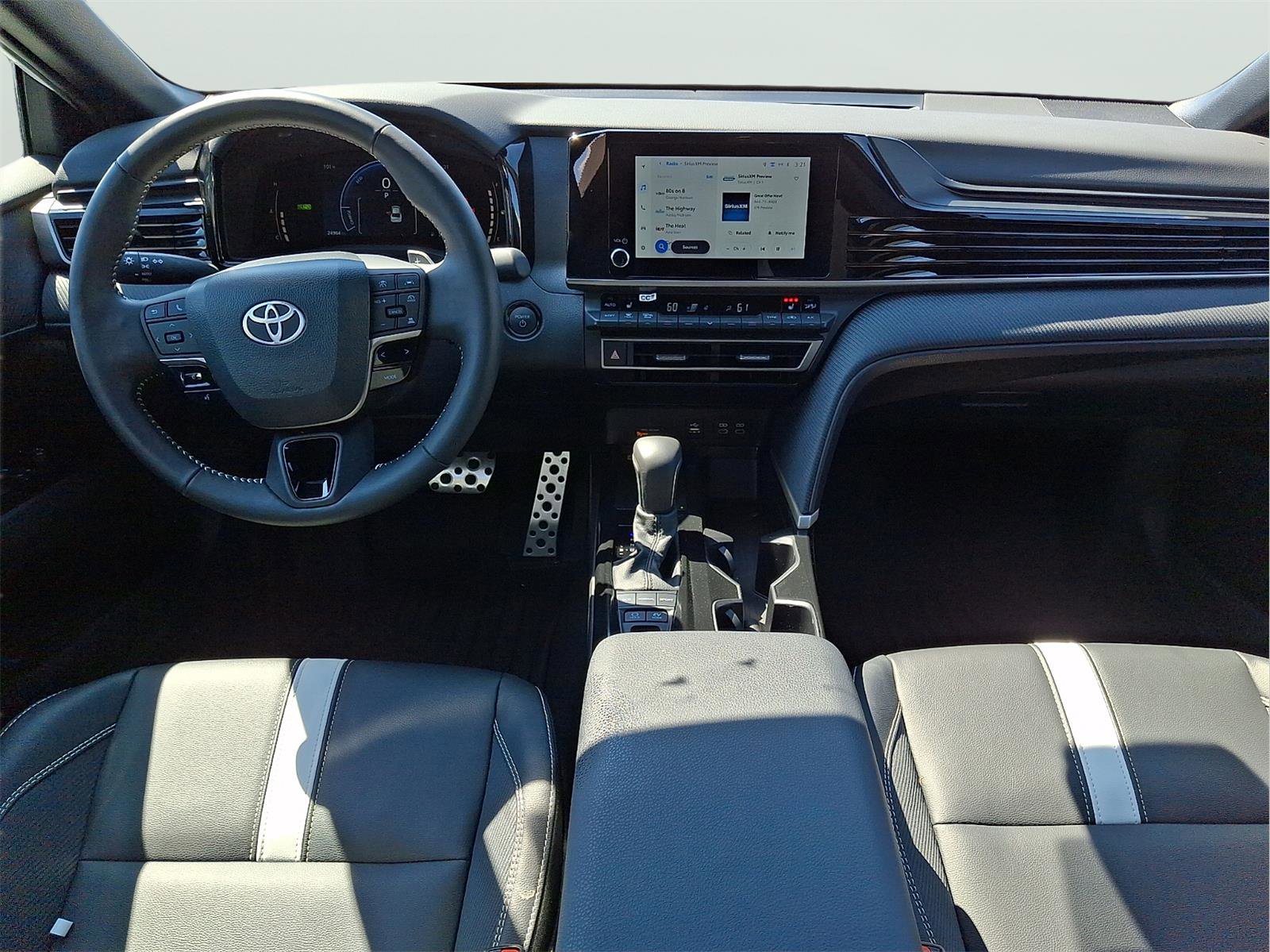 Used 2025 Toyota Camry SE w/ Convenience Package FWD image 9