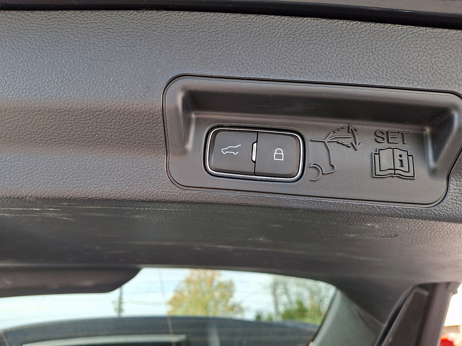 Certified 2023 Ford Explorer Limited w/ Equipment Group 301A AWD/4WD image 32