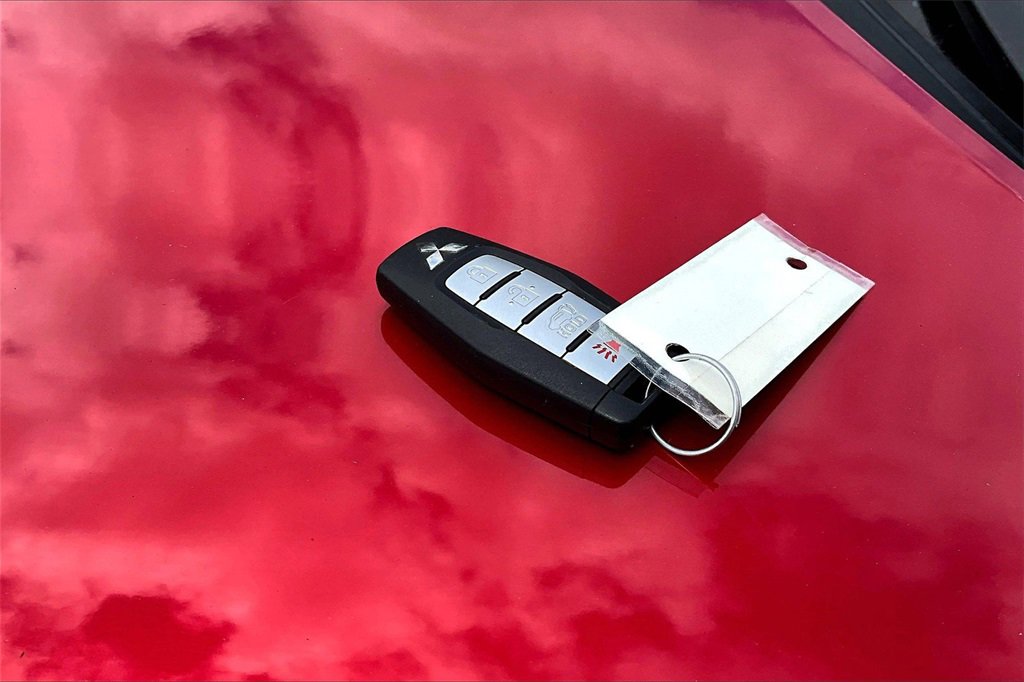 Used 2023 Mitsubishi Outlander SE image 12