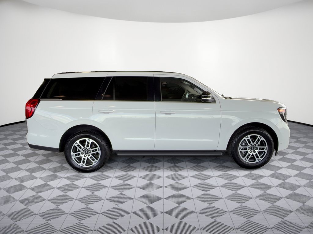 Certified 2025 Ford Expedition Active AWD/4WD image 8