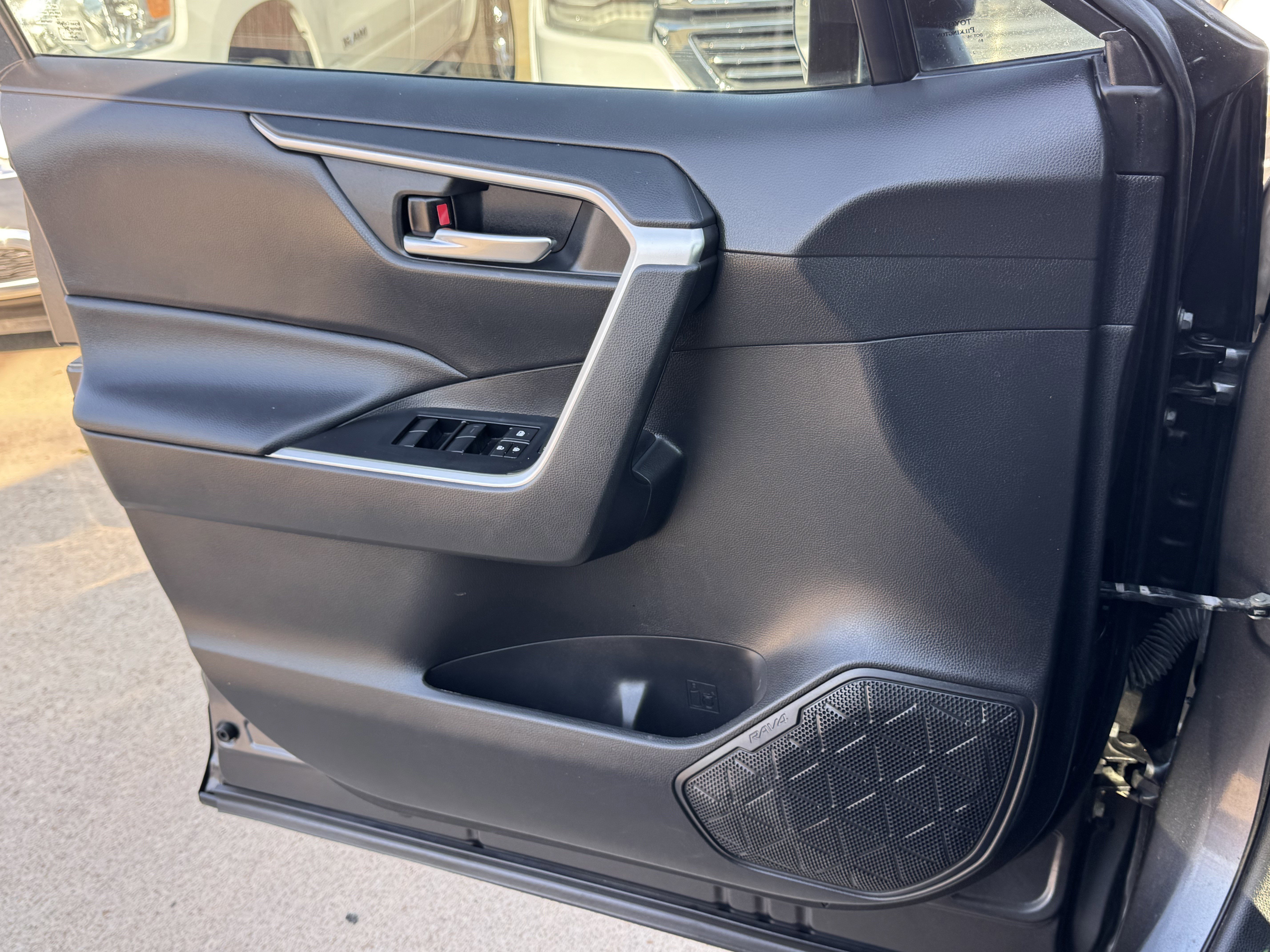 Used 2021 Toyota RAV4 XLE w/ Carpet Mat Package (TMS) image 24