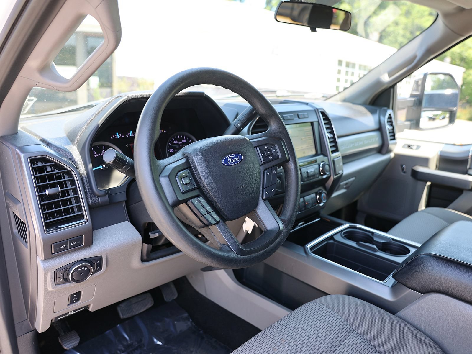 Certified 2019 Ford F250 XLT w/ XLT Premium Package AWD/4WD image 17