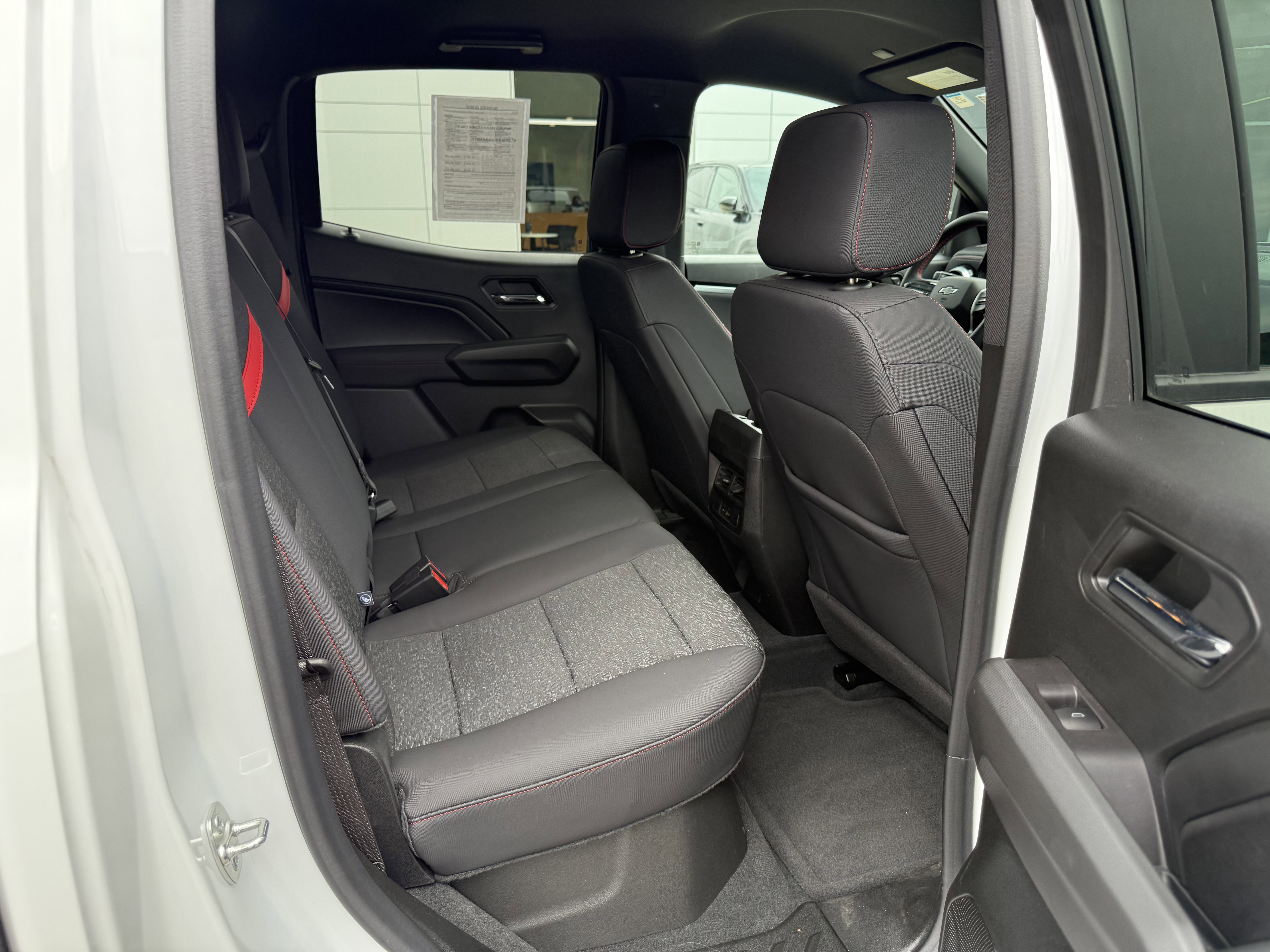 Used 2024 Chevrolet Colorado Z71 w/ Z71 Convenience Package 2 image 10