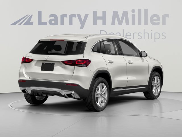Used 2022 Mercedes-Benz GLA 250 4MATIC w/ Premium Package Lite image 2