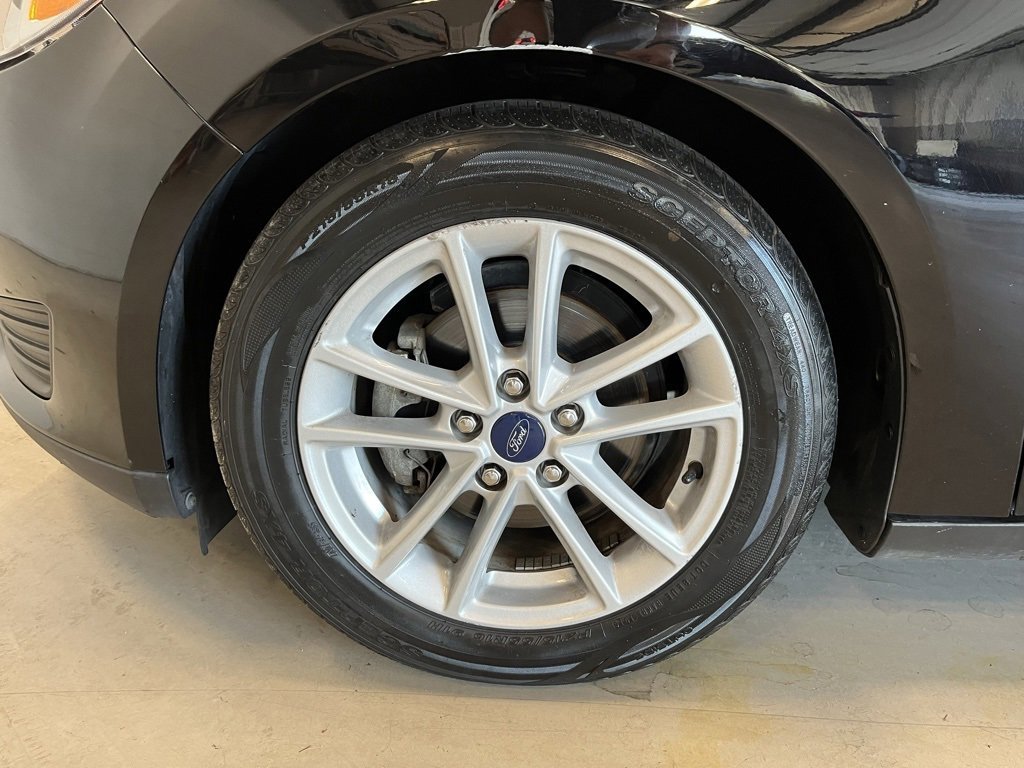 Certified 2018 Ford Focus SE image 9