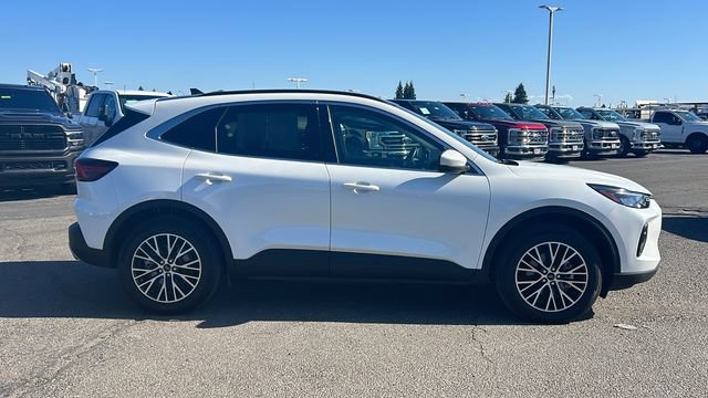 Certified 2025 Ford Escape SE w/ Class II Trailer Tow Package FWD image 2