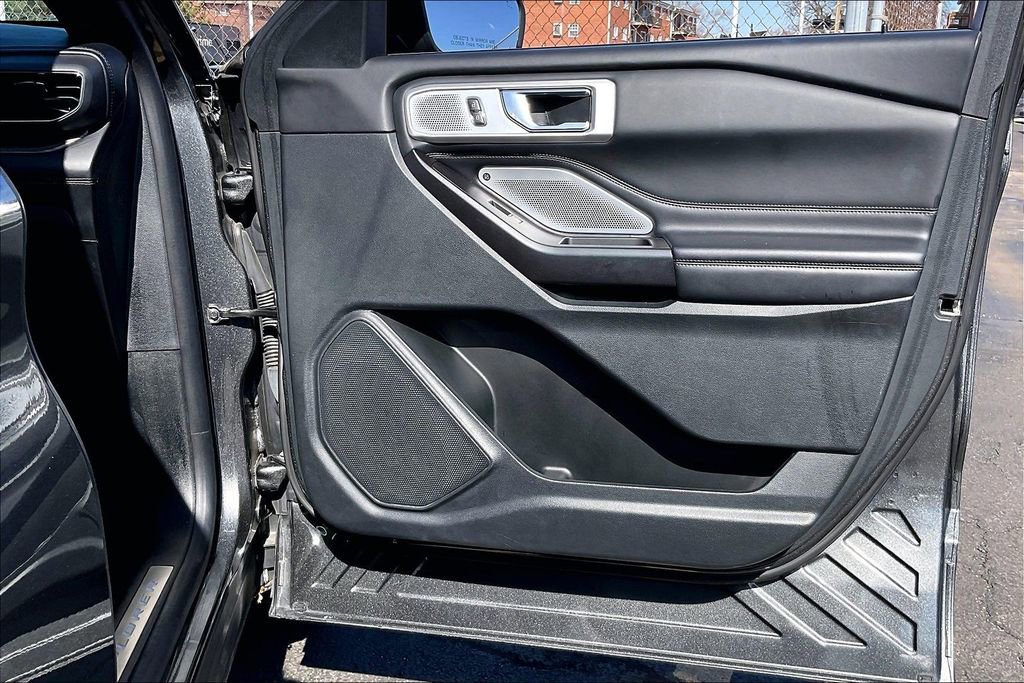 Certified 2020 Ford Explorer Platinum w/ Premium Technology Package image 22