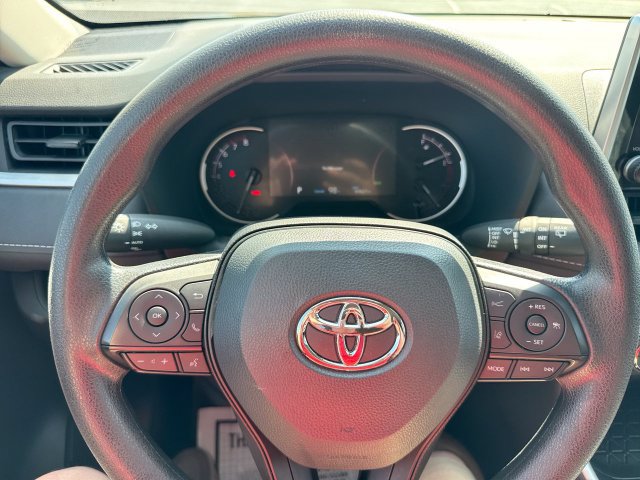 Used 2025 Toyota RAV4 XLE AWD/4WD image 14