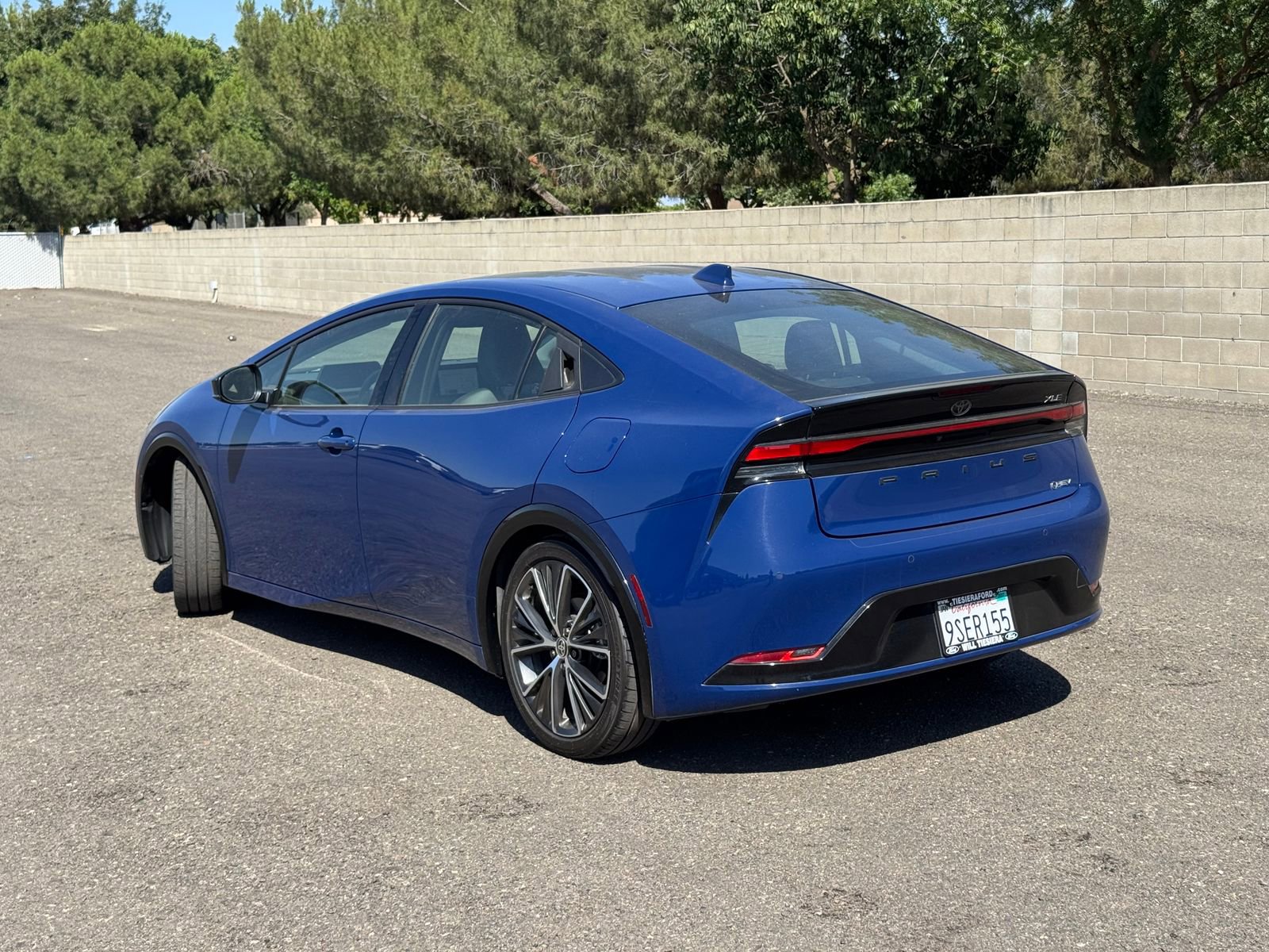 Used 2024 Toyota Prius XLE FWD image 7