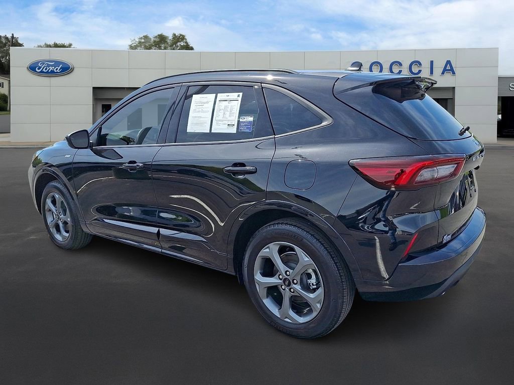 Certified 2024 Ford Escape ST-Line Select AWD/4WD image 6