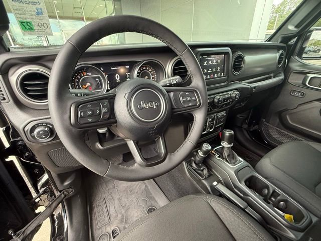 Used 2023 Jeep Gladiator Sport AWD/4WD image 9