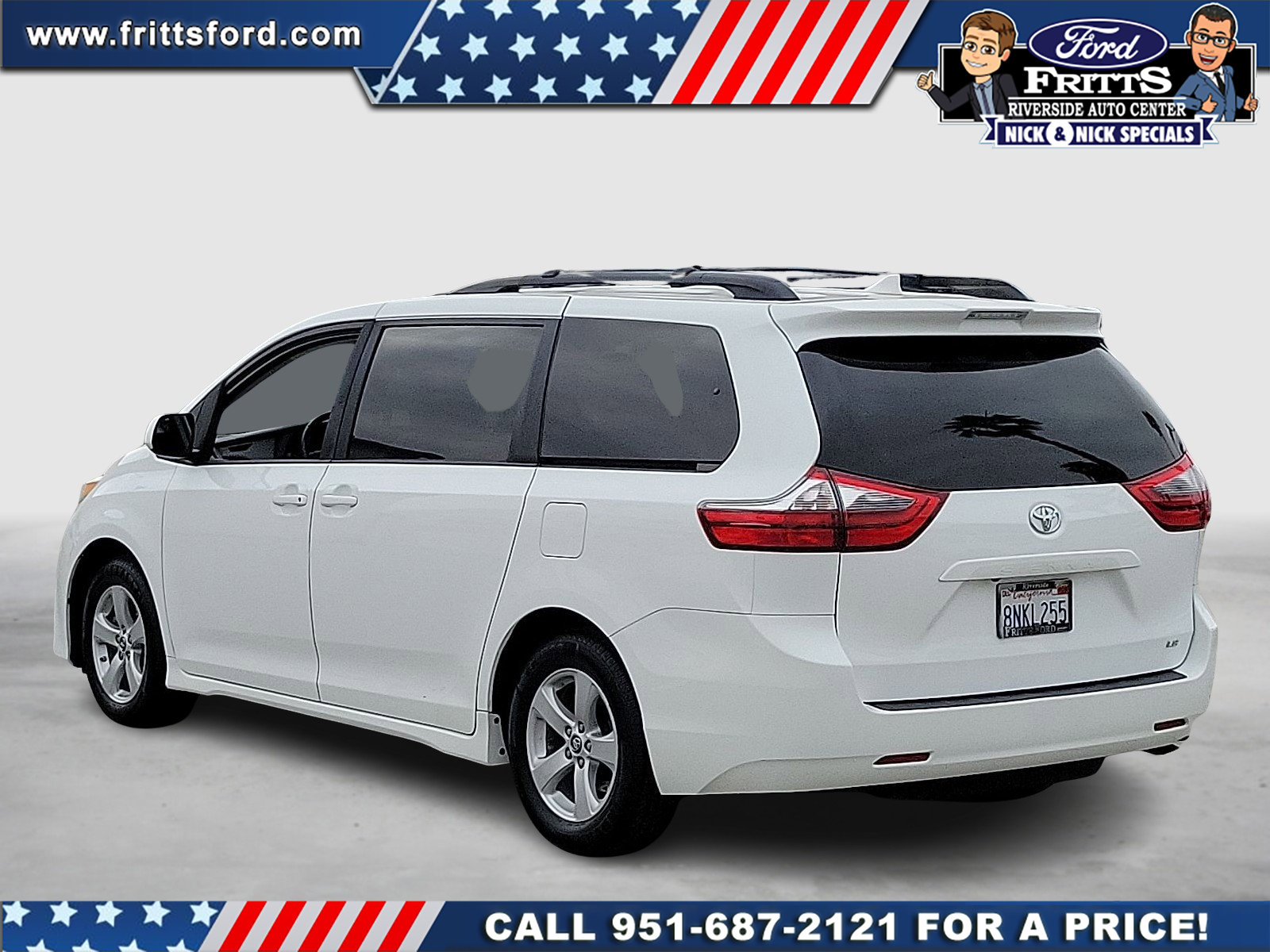 Used 2020 Toyota Sienna LE w/ Carpet Mat Package FWD image 3