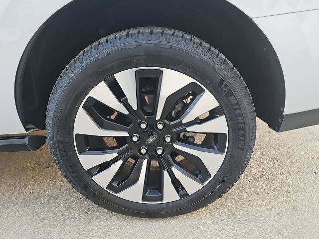 Certified 2025 Ford Expedition Platinum w/ Driver's Package AWD/4WD image 34