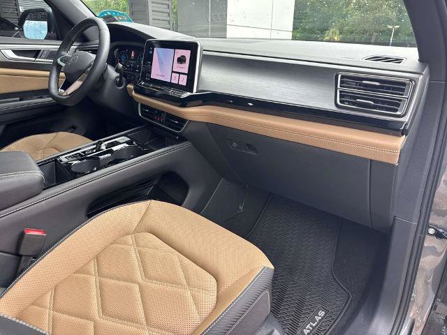 Used 2024 Volkswagen Atlas Cross Sport SE FWD image 13