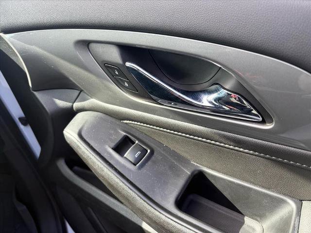 Used 2023 Chevrolet Traverse LT image 29