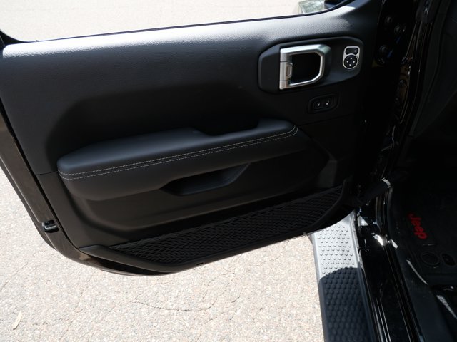 Used 2022 Jeep Wrangler Unlimited Sahara w/ Cold Weather Group AWD/4WD image 13
