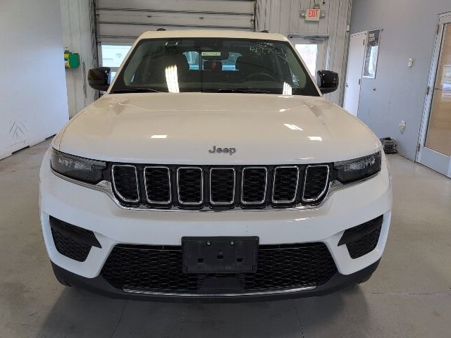 Used 2023 Jeep Grand Cherokee Laredo AWD/4WD image 8