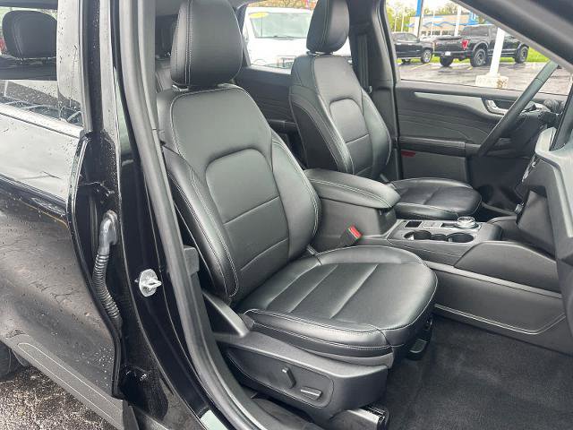 Certified 2024 Ford Escape Platinum w/ Class II Trailer Tow Package AWD/4WD image 35