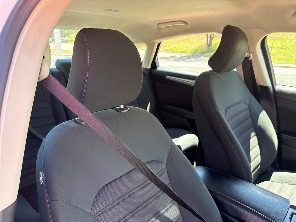 Certified 2018 Ford Fusion SE w/ Fusion SE Technology Package FWD image 32