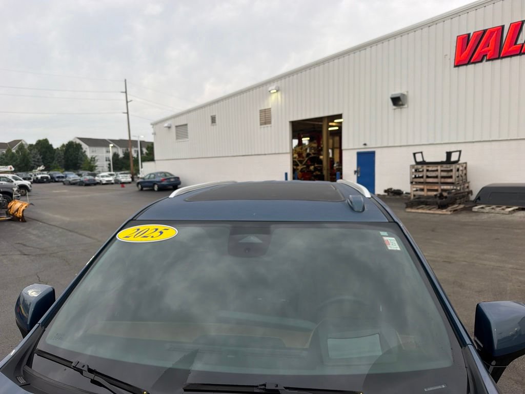 Used 2025 Chevrolet Tahoe High Country AWD/4WD image 17