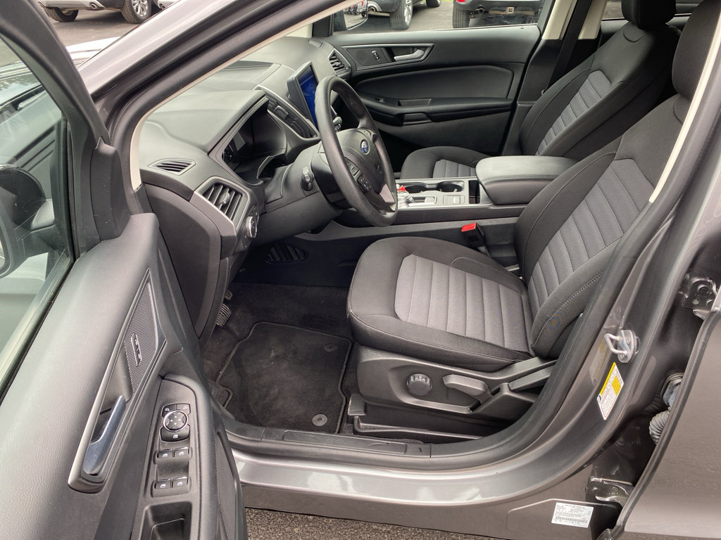 Certified 2022 Ford Edge SE w/ Black Appearance Package AWD/4WD image 9