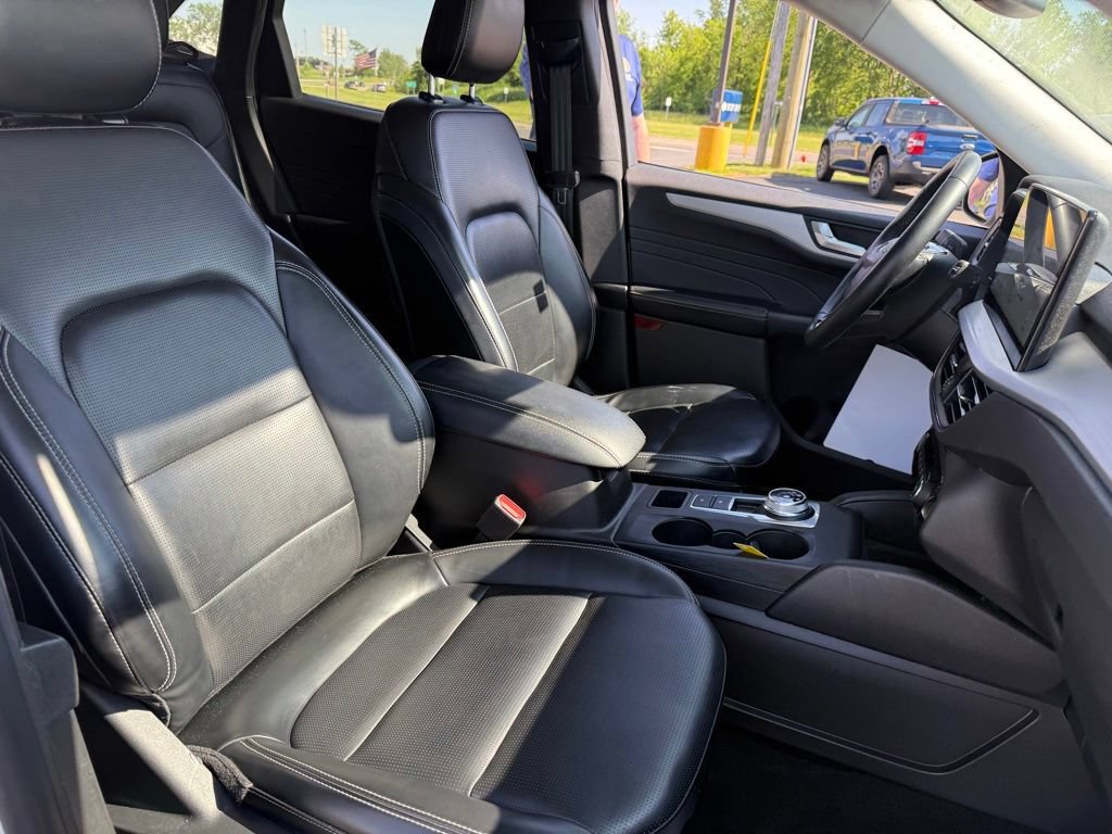 Certified 2024 Ford Escape Platinum w/ Premium Technology Package AWD/4WD image 10