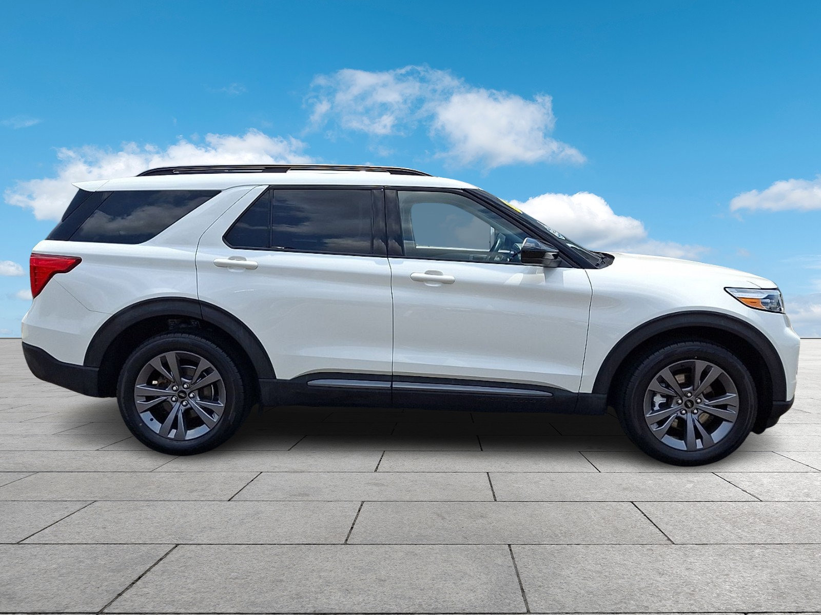 Certified 2023 Ford Explorer XLT w/ Equipment Group 202A AWD/4WD image 7