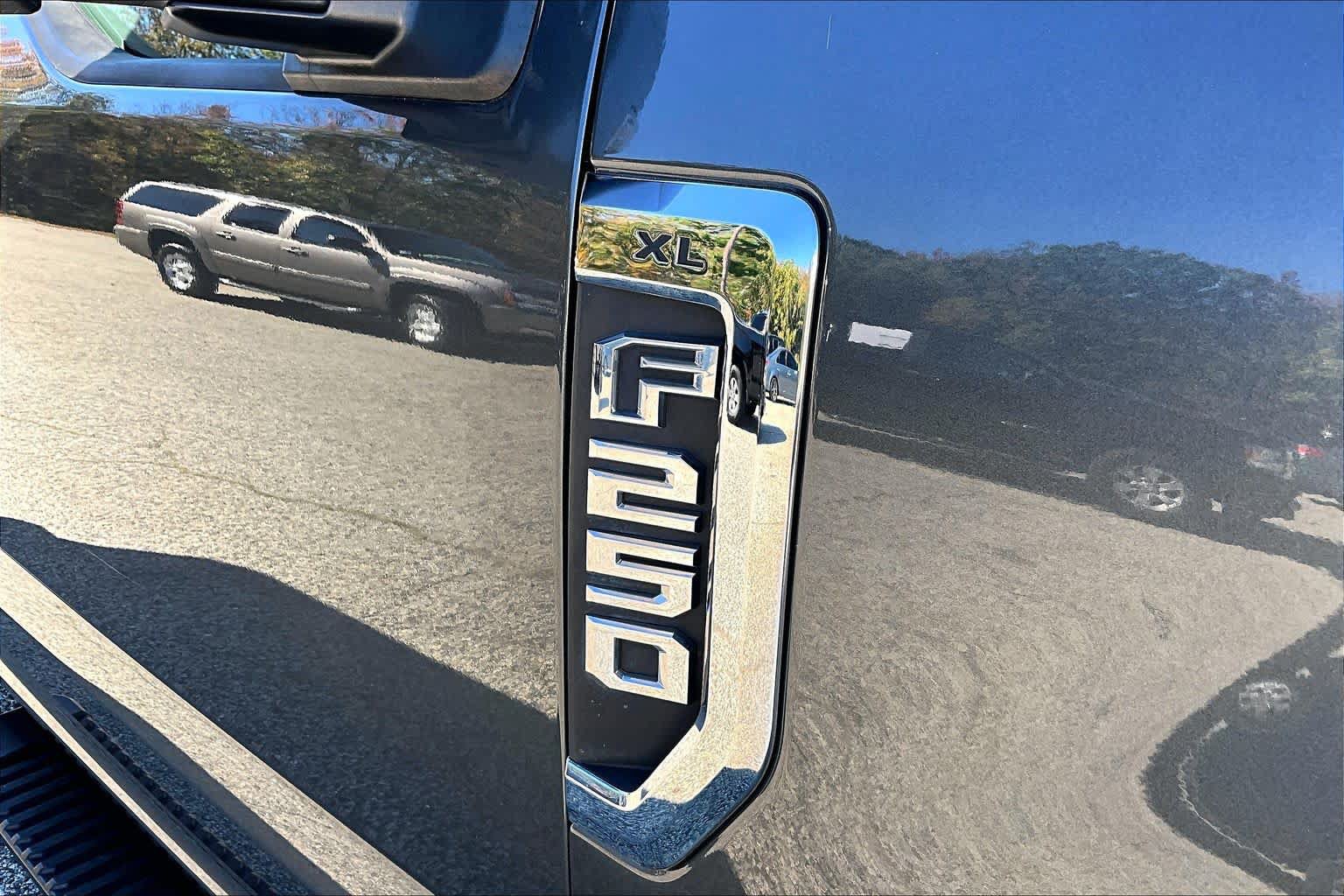 Certified 2019 Ford F250 XL w/ XL Value Package AWD/4WD image 9