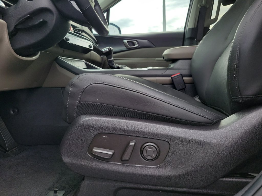 Used 2026 Kia Carnival FWD image 19