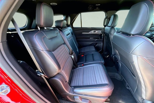 Certified 2025 Ford Explorer ST-Line w/ Premium Package image 27