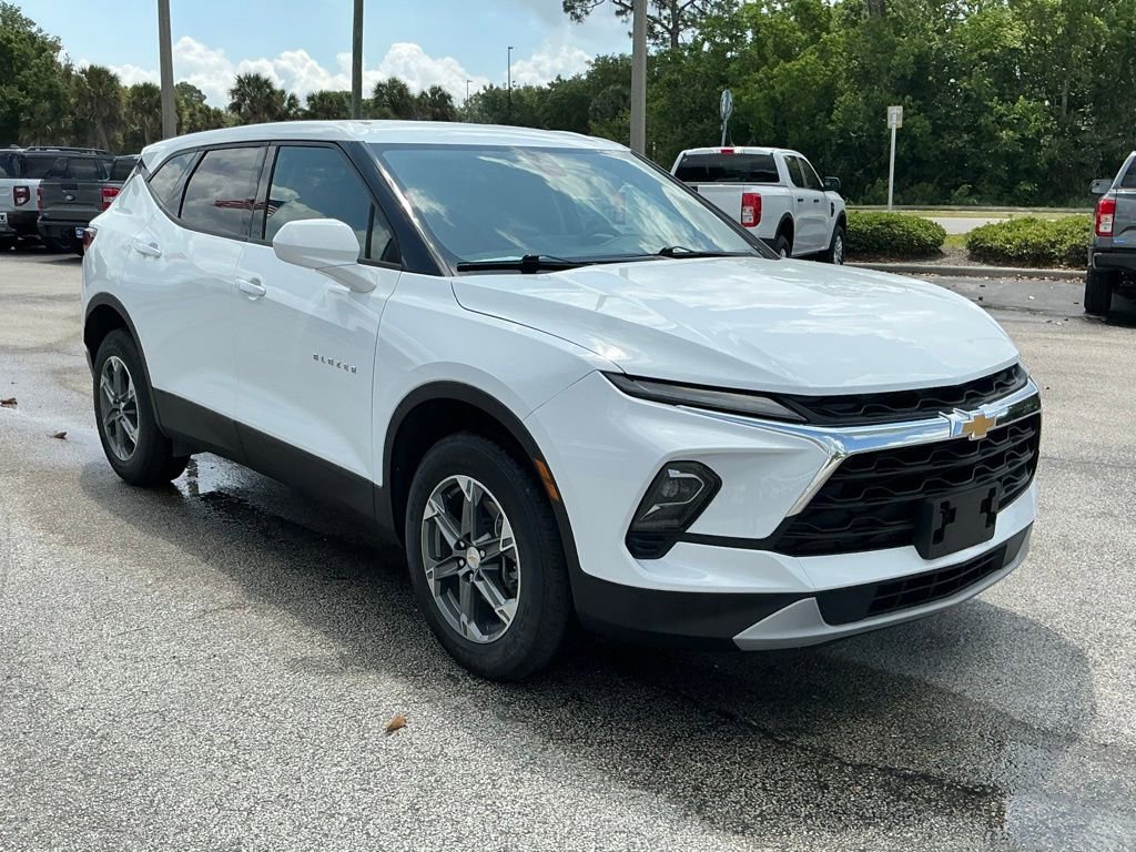 Used 2025 Chevrolet Blazer LT FWD image 12