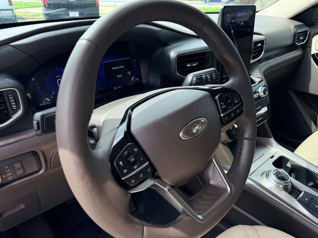 Certified 2022 Ford Explorer Platinum w/ Technology Package AWD/4WD image 28