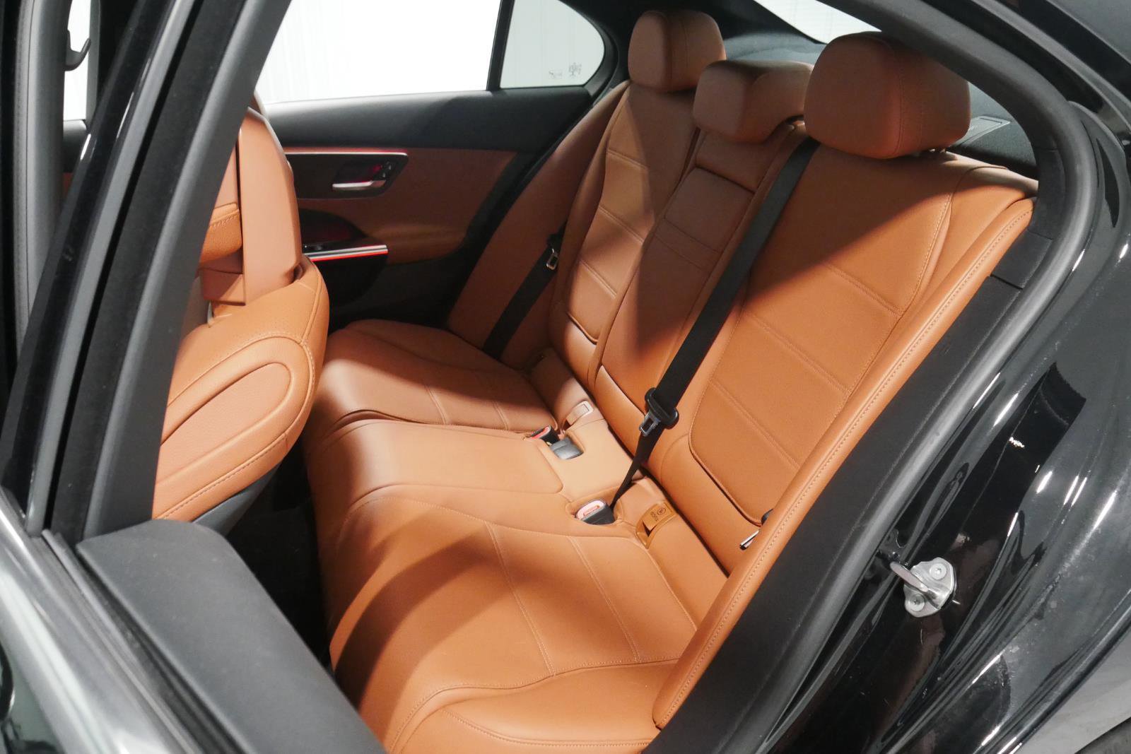 Used 2022 Mercedes-Benz C 300 4MATIC Sedan image 11