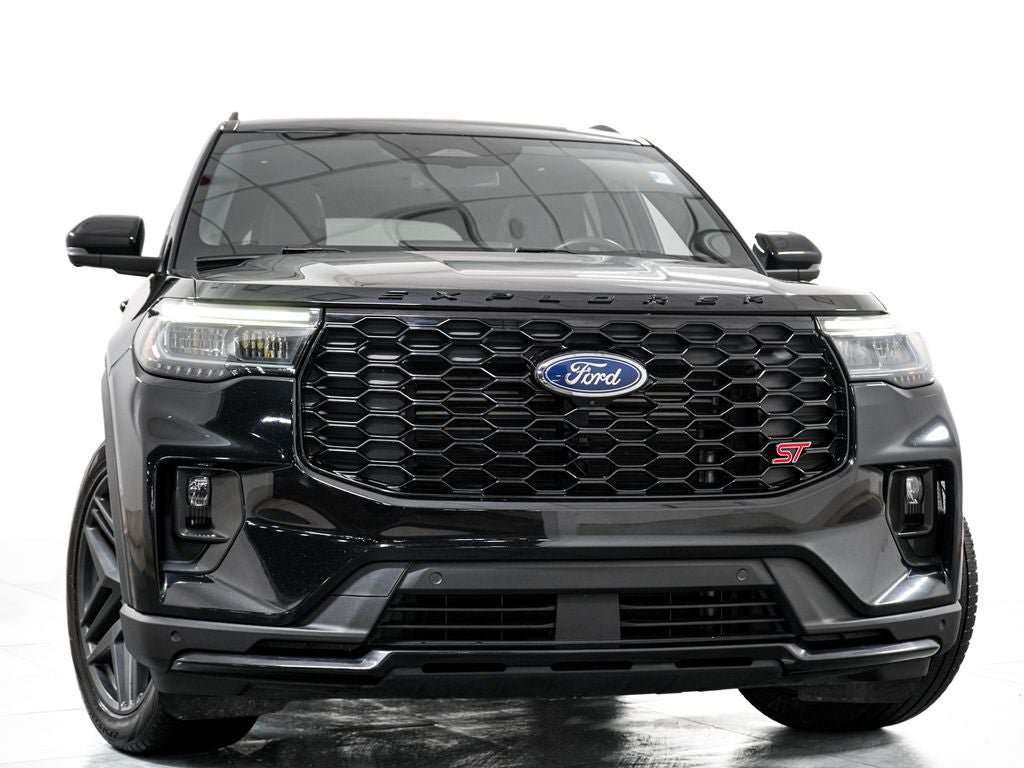 Certified 2025 Ford Explorer ST AWD/4WD image 3