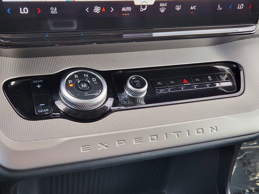 Certified 2025 Ford Expedition Active image 30