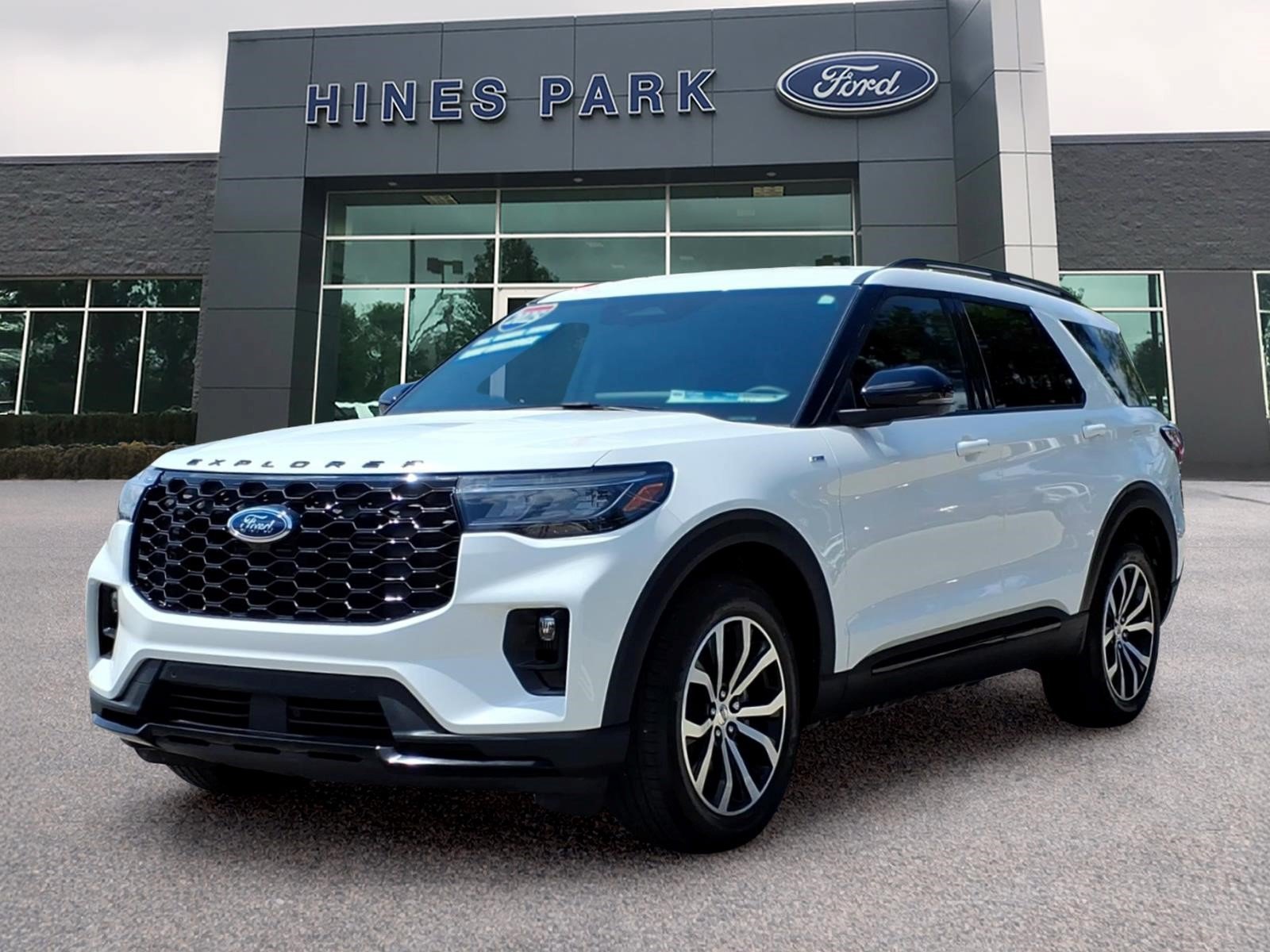 Certified 2025 Ford Explorer ST-Line AWD/4WD image 3