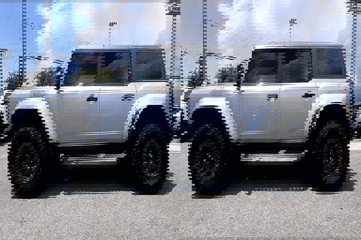 Certified 2024 Ford Bronco Raptor w/ Interior Carbon Fiber Pack 6 AWD/4WD image 5