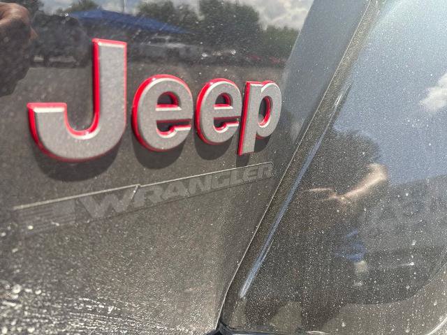 Used 2023 Jeep Wrangler Unlimited Rubicon w/ LED Lighting Group AWD/4WD image 7