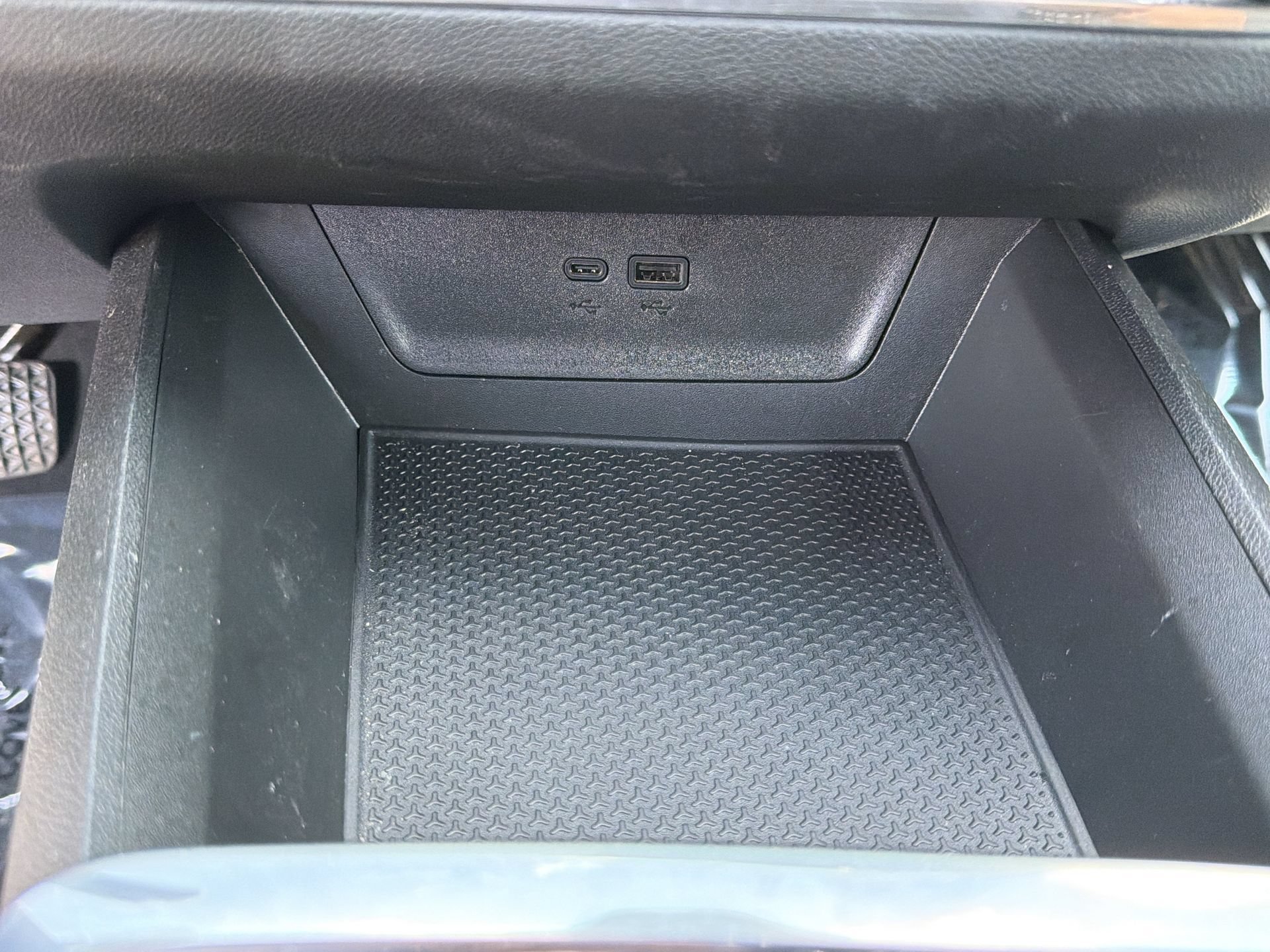 Used 2026 Chevrolet Equinox LT w/ Convenience Package II FWD image 9