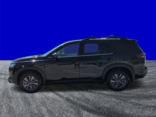 Used 2022 Nissan Pathfinder SV image 2