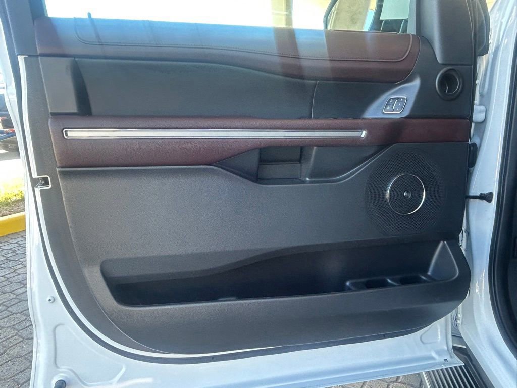 Certified 2023 Ford Expedition Limited image 35