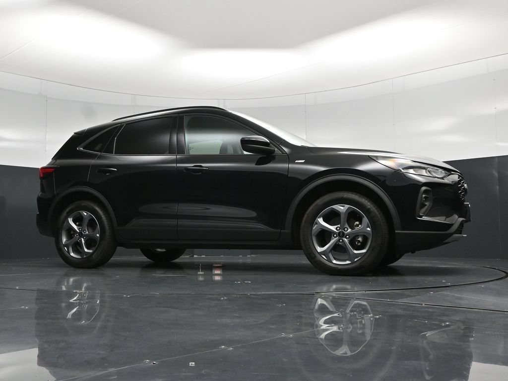 Certified 2025 Ford Escape ST-Line Select AWD/4WD image 45