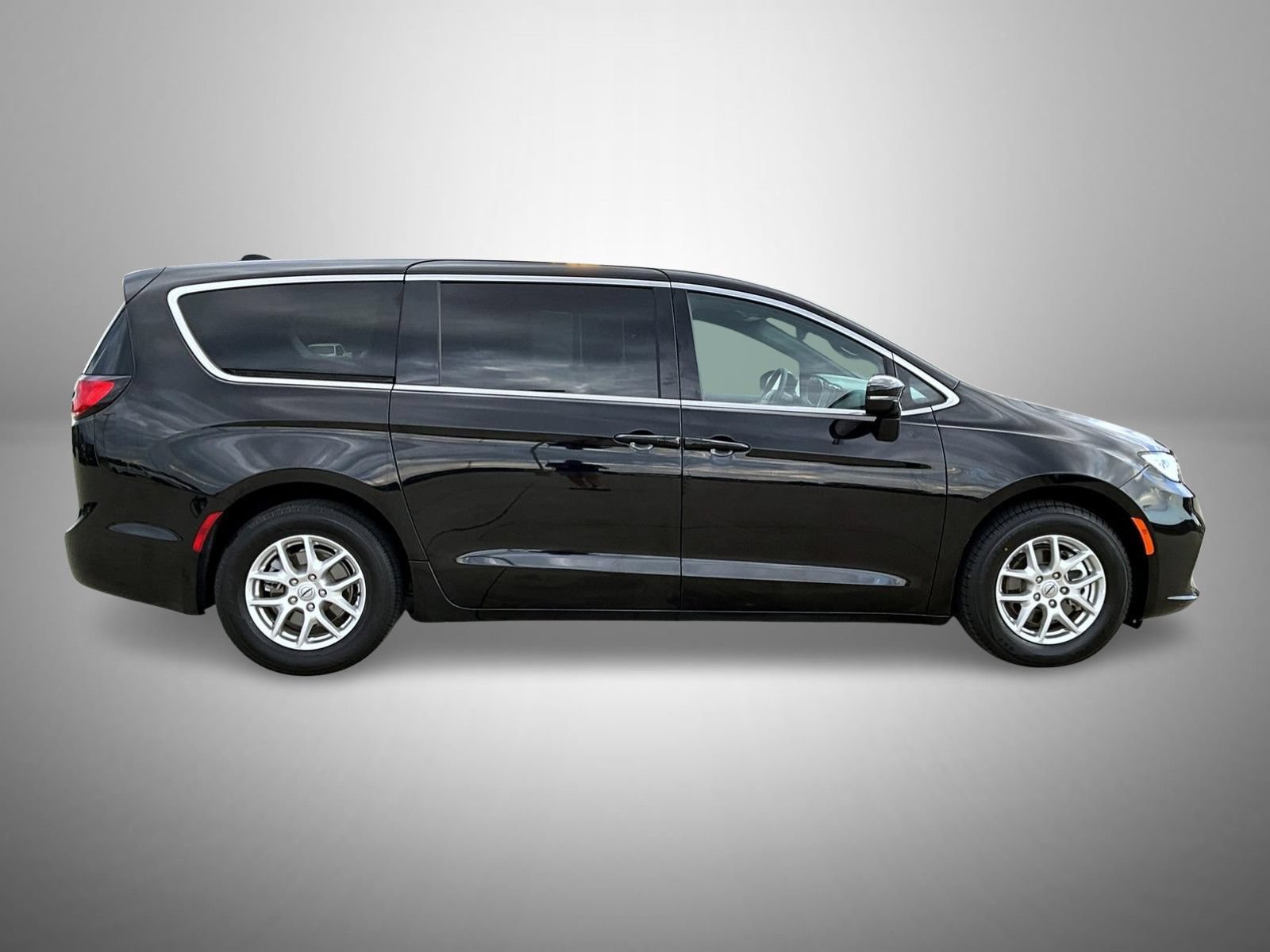 Used 2025 Chrysler Pacifica Select FWD image 4