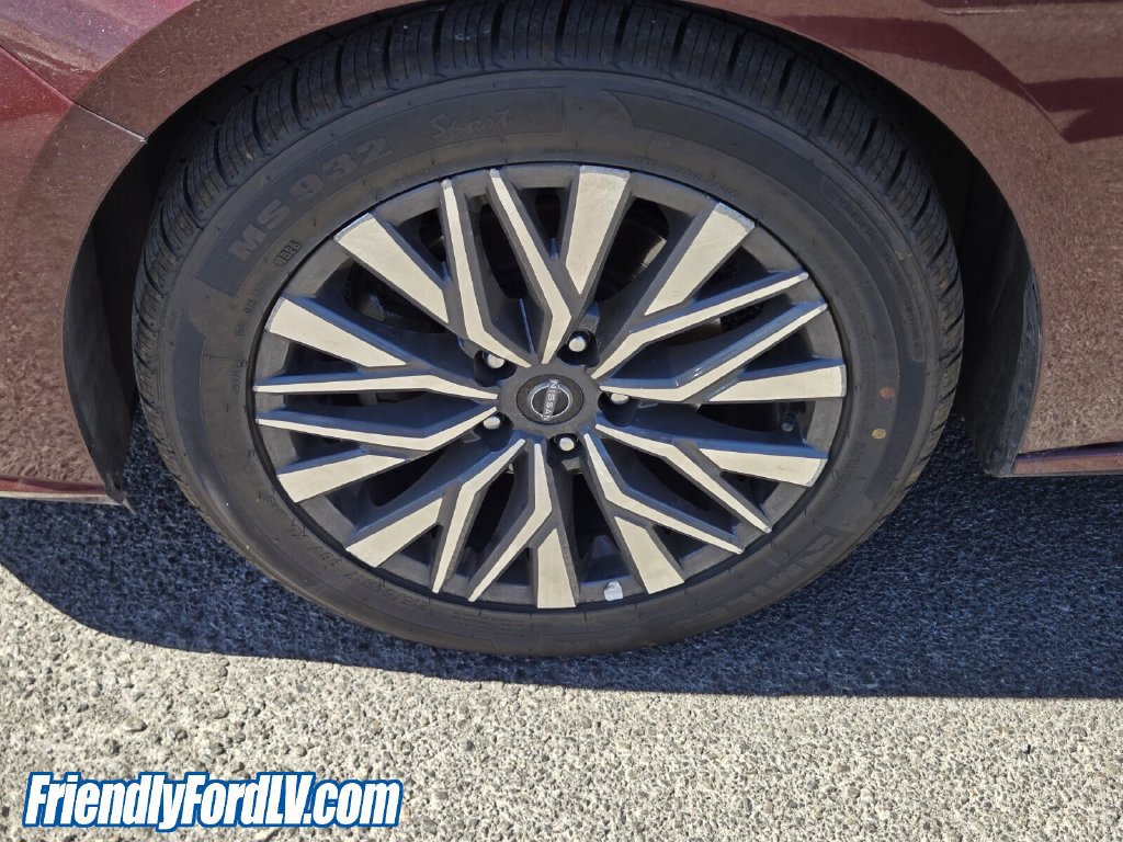Used 2025 Nissan Altima 2.5 SV FWD image 4
