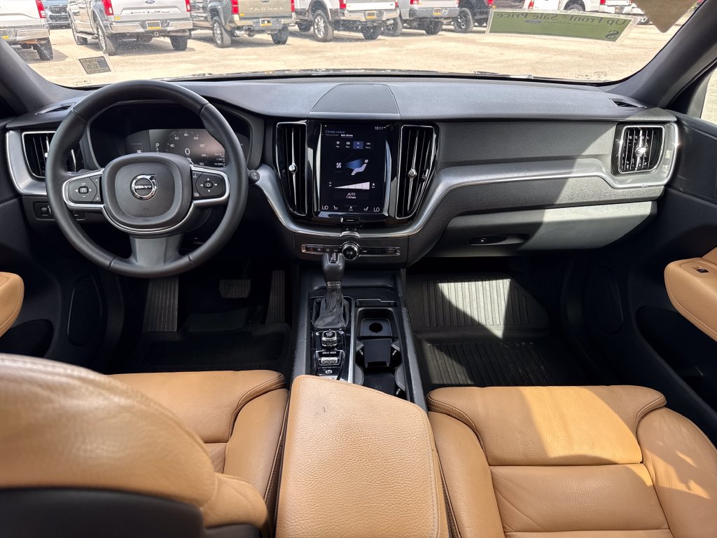 Used 2019 Volvo XC60 T5 Momentum w/ Premium Package AWD/4WD image 5